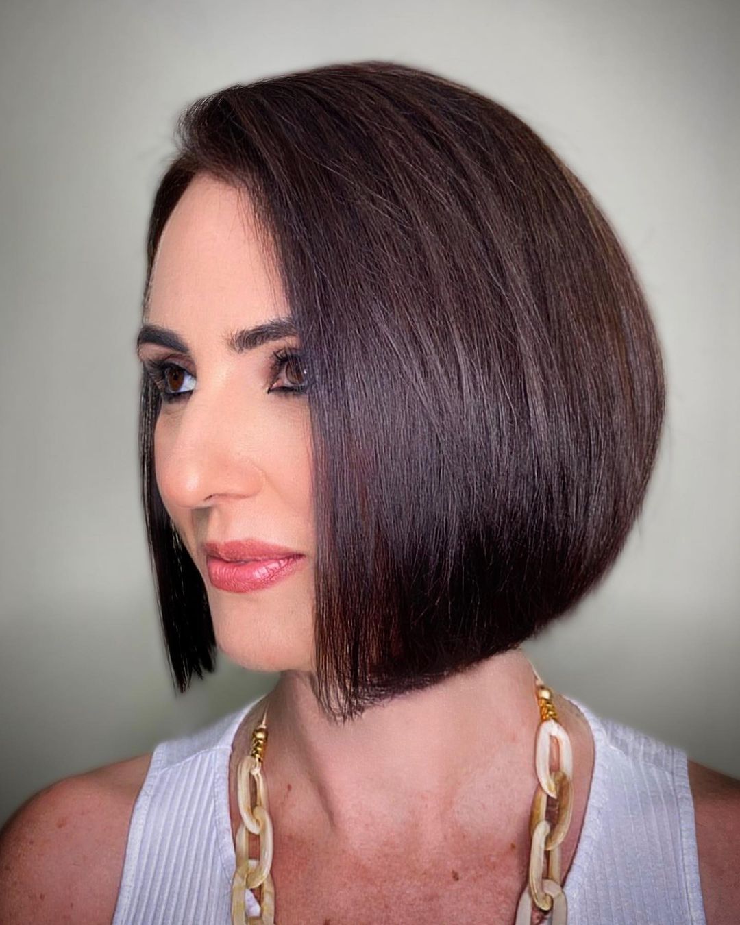 Elegant Accurate Brunette Bob Hairstyle